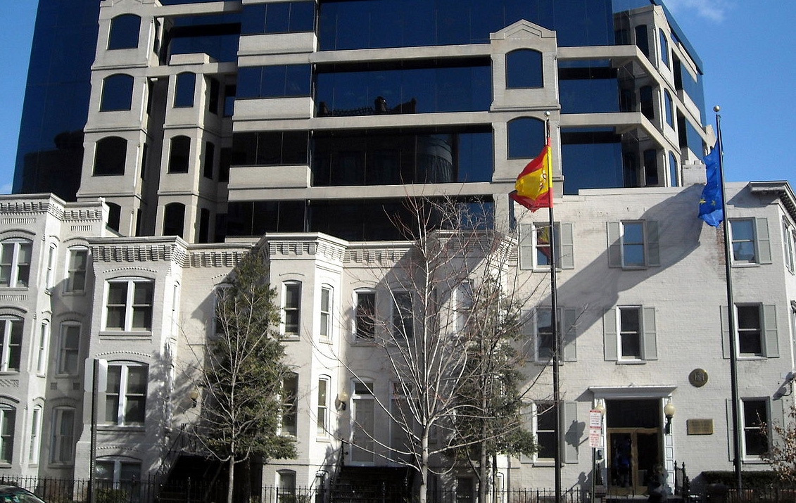 Fachada de la embajada española en Washington (EEUU).