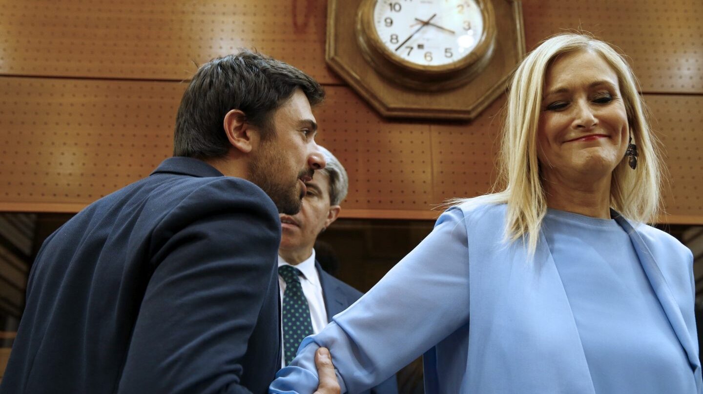 Ramón Espinar y Cristina Cifuentes, en la Asamblea de Madrid.