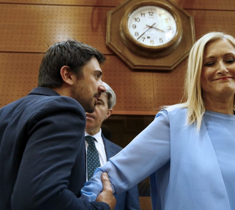 La oposición se planta y acusa a Cifuentes de "desvirtuar" el debate de la moción
