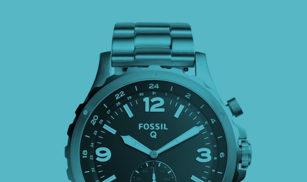 Modelo smartwatch híbrido de Fossil.