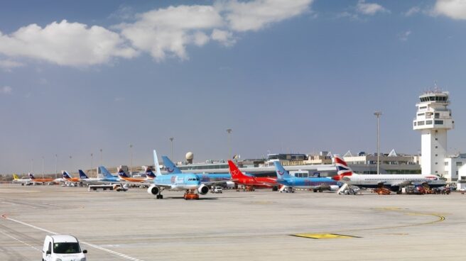 Aviones aparcados en el Aeropuerto Tenerife Sur.