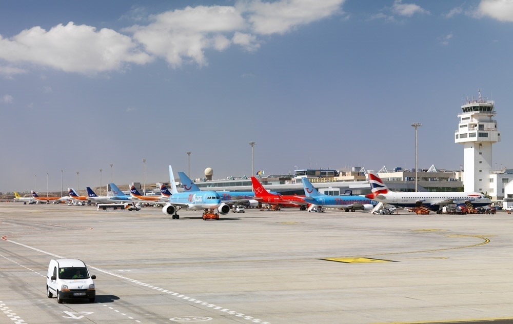 Aviones aparcados en el Aeropuerto Tenerife Sur.