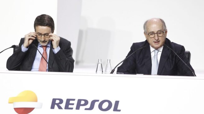 El presidente de Repsol, Antonio Brufau, y el consejero delegado, Josu Jon Imaz, en la junta de accionistas de Repsol.