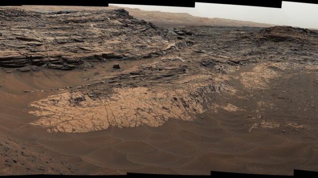 Superficie marciana captada por el rover Curiosity.