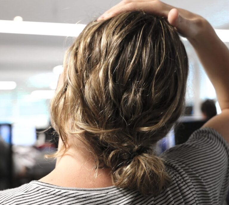 Cómo hacer yoga en el trabajo (sin que nadie se entere)