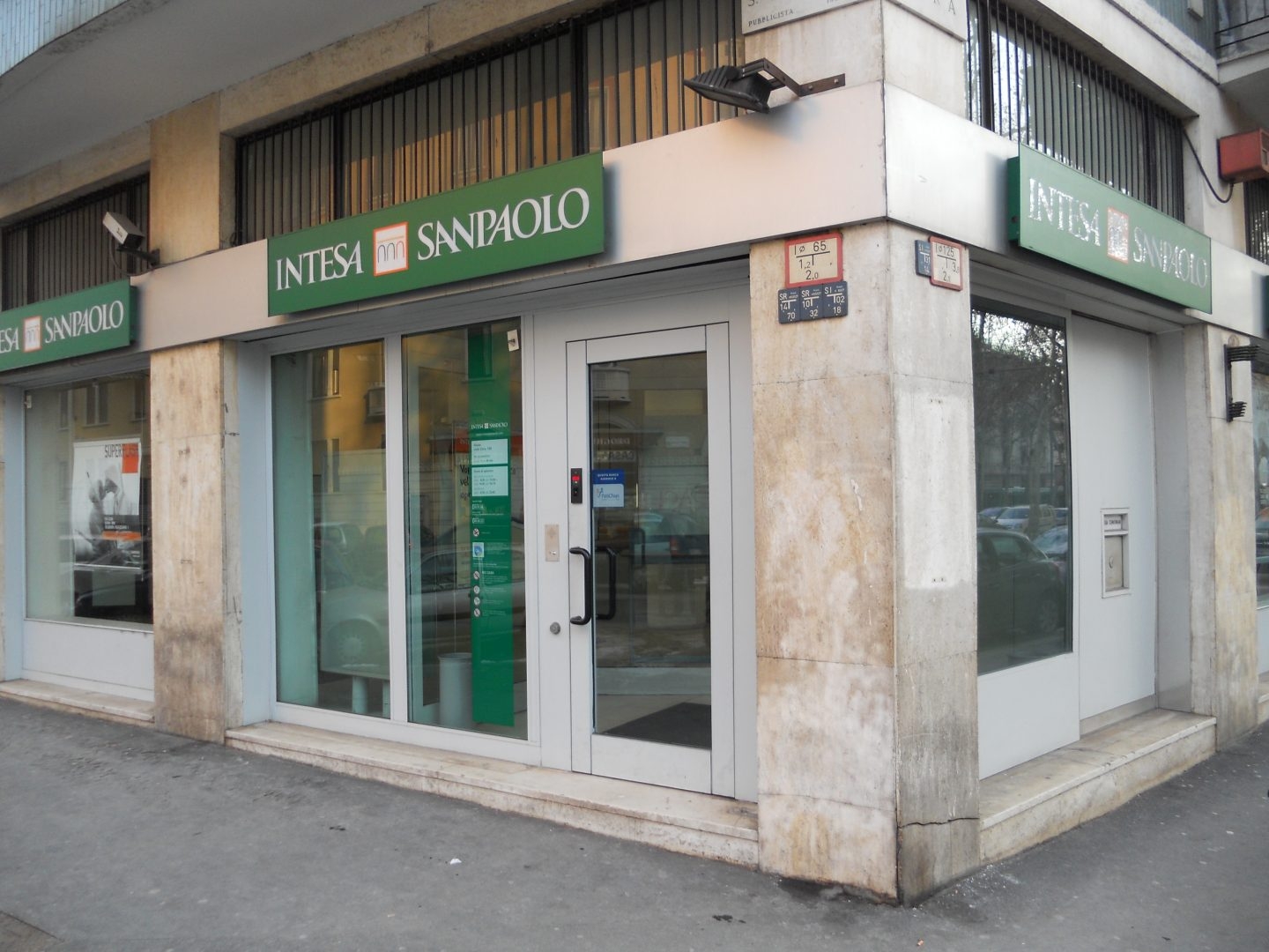 Oficina del banco italiano Intesa Sanpaolo.
