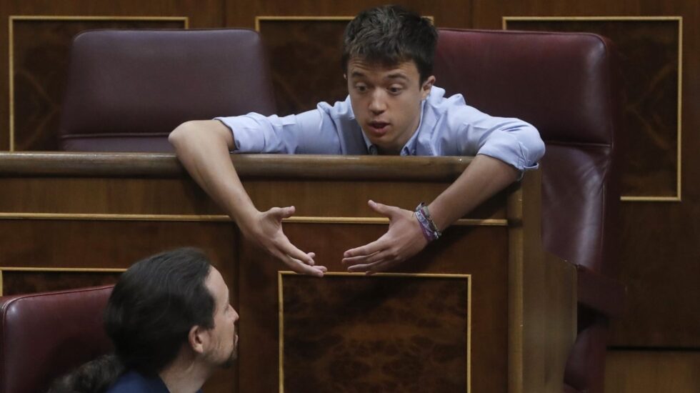 Iglesias y Errejón, en el Congreso.