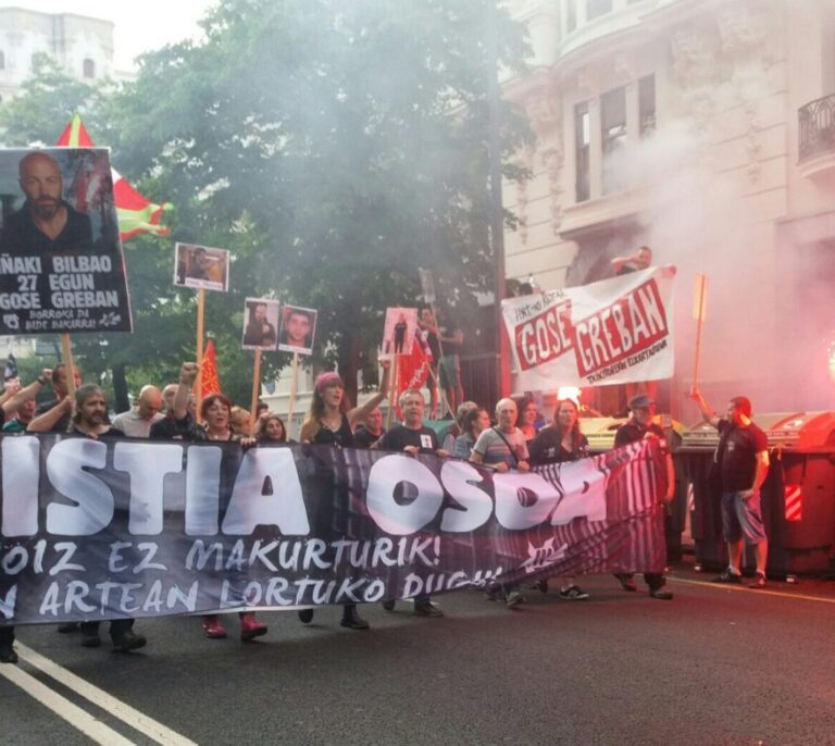 Miles de personas apoyan al preso Iñaki Bilbao: "No son terroristas, son soldados"