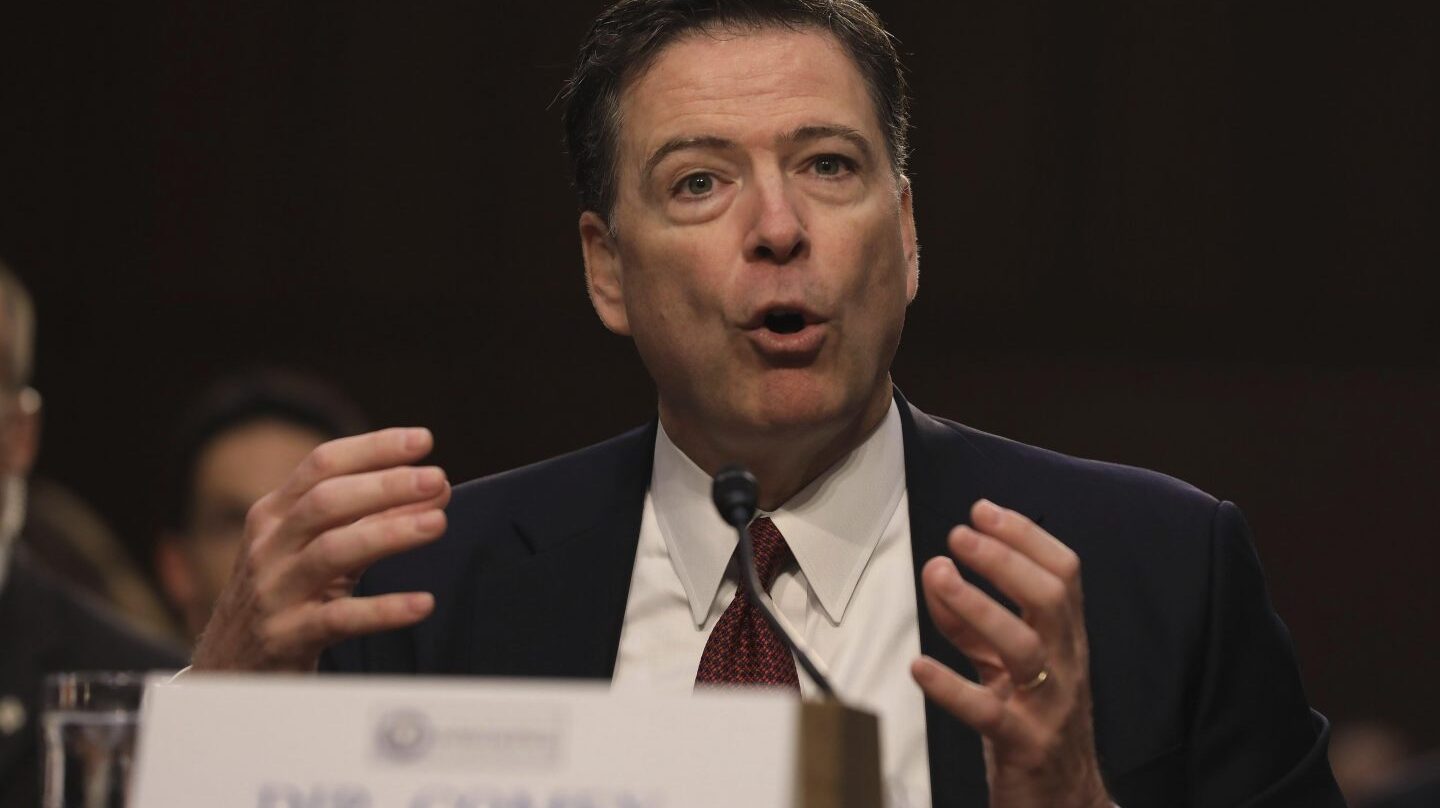 El exdirector del FBI James Comey testifica ante el Comité de Inteligencia del Senado de EEUU