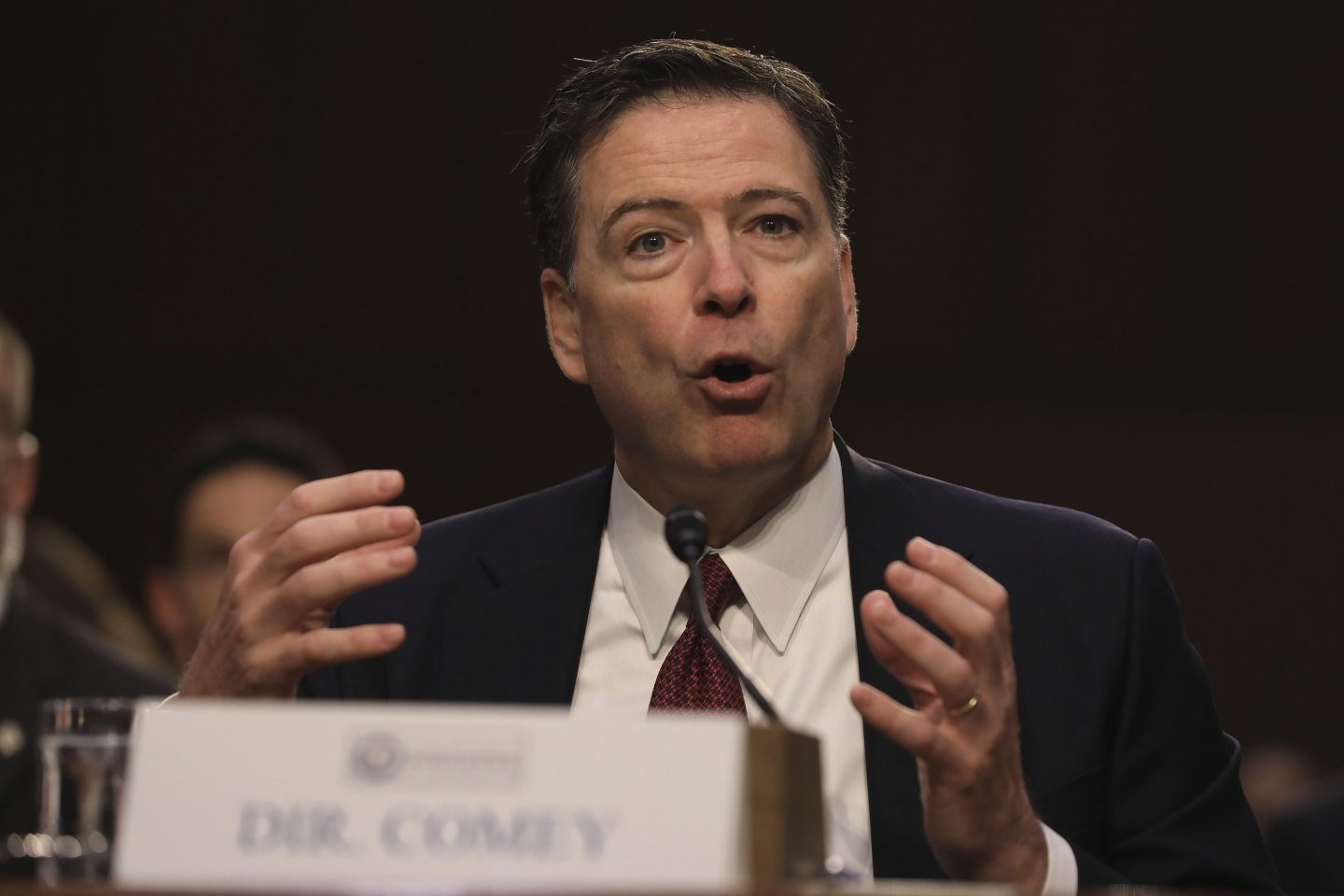 El exdirector del FBI James Comey testifica ante el Comité de Inteligencia del Senado de EEUU