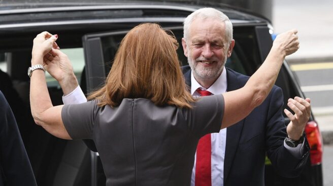 Jeremy Corbyn llega esta mañana a la sede del Partido Laborista en Londres.