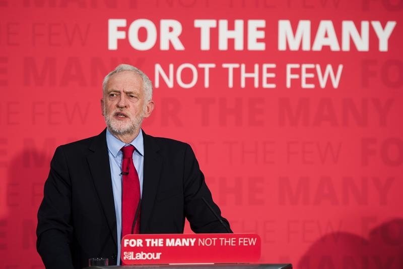 Jeremy Corbyn habla a sus seguidores en Essex.