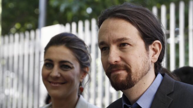 Lorena Ruiz- Huerta y Pablo Iglesias, en la moción contra Cifuentes.