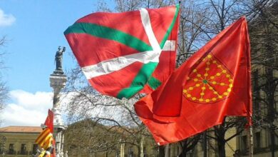 El PNV quiere regular la ikurriña en Navarra y que Euskadi incluya las cadenas en su escudo