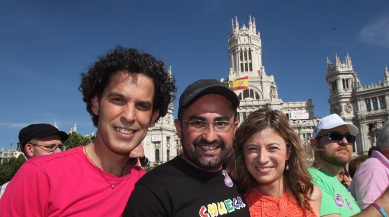 Manifestación Orgullo LGTB. Toni Poveda, Pedro Zerolo y Viviana Aido (2008).