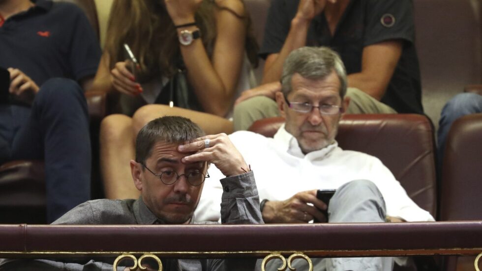 Juan Carlos Monedero y Julio Rodríguez, en la moción de censura.