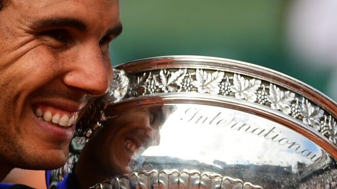 Nadal, con su décima copa de Roland Garros.