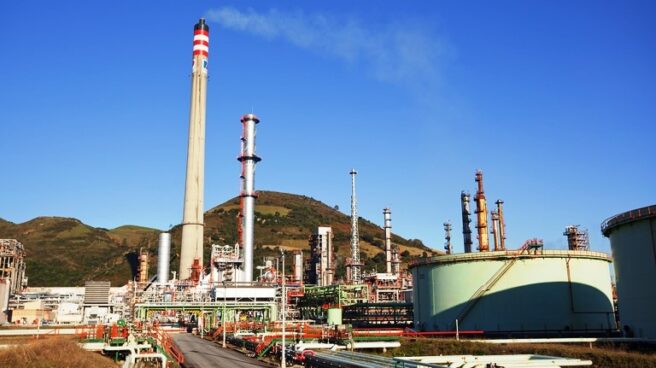 Petronor, de petrolera a compañía energética para salvar la crisis del sector