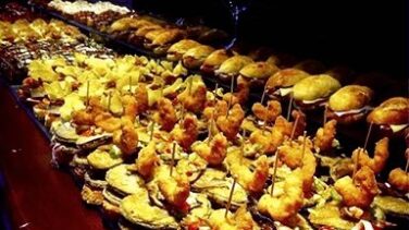 San Sebastián obliga a cubrir los 'pintxos' por higiene ante el coronavirus