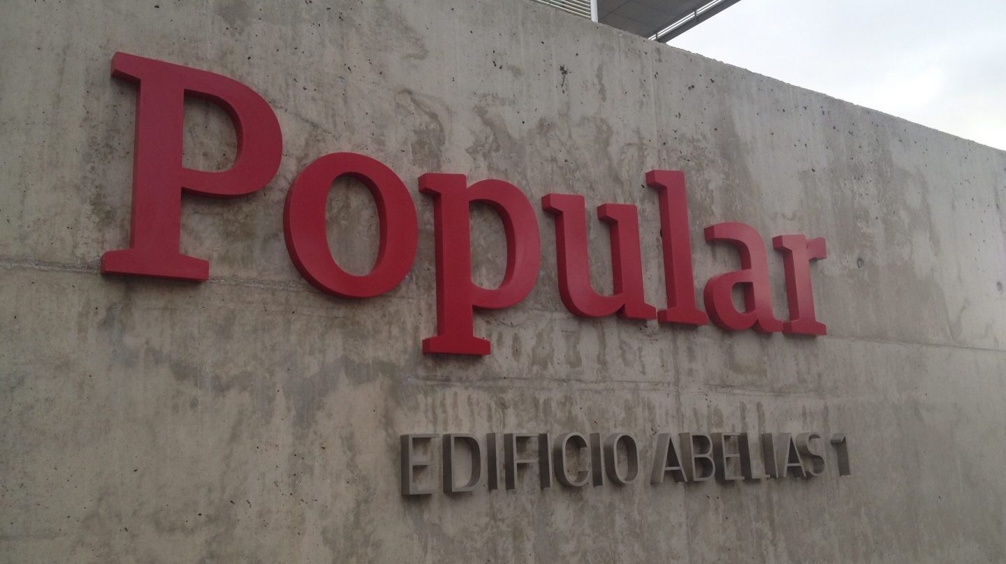 Logo de Banco Popular en su sede del Edificio Abelias, en Madrid.