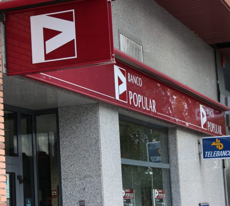 La Comisión Europea da luz verde a la venta del Popular a Banco Santander
