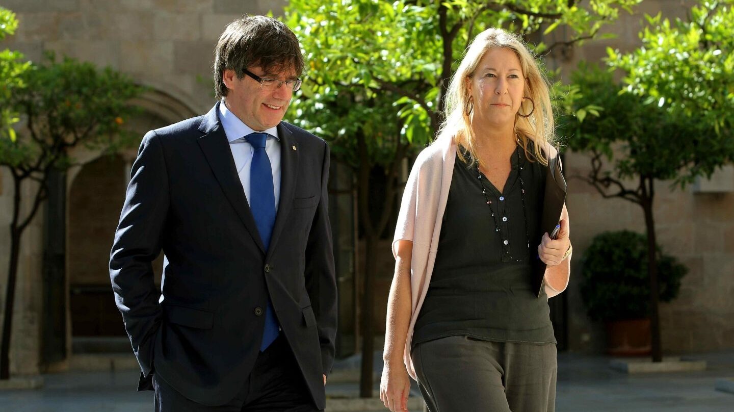 Puigdemont y Munté llegan a la reunión del Govern.