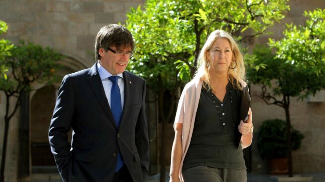 Puigdemont y Munté llegan a la reunión del Govern. Puigdemont y Munté llegan a la reunión del Govern.