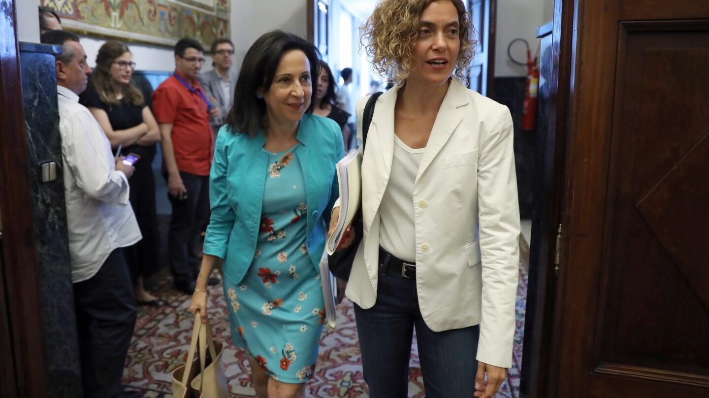 Margarita Robles y Meritxell Batet, en el Congreso.