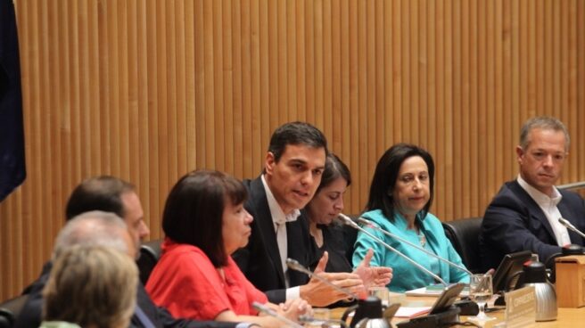 Pedro Sánchez Margarita Robles PSOE Congreso pluses agosto Pedro Sánchez preside el grupo parlamentario del PSOE.