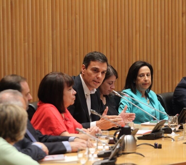 El PSOE asciende a diputados 'sanchistas', que cobrarán sus nuevos pluses en agosto