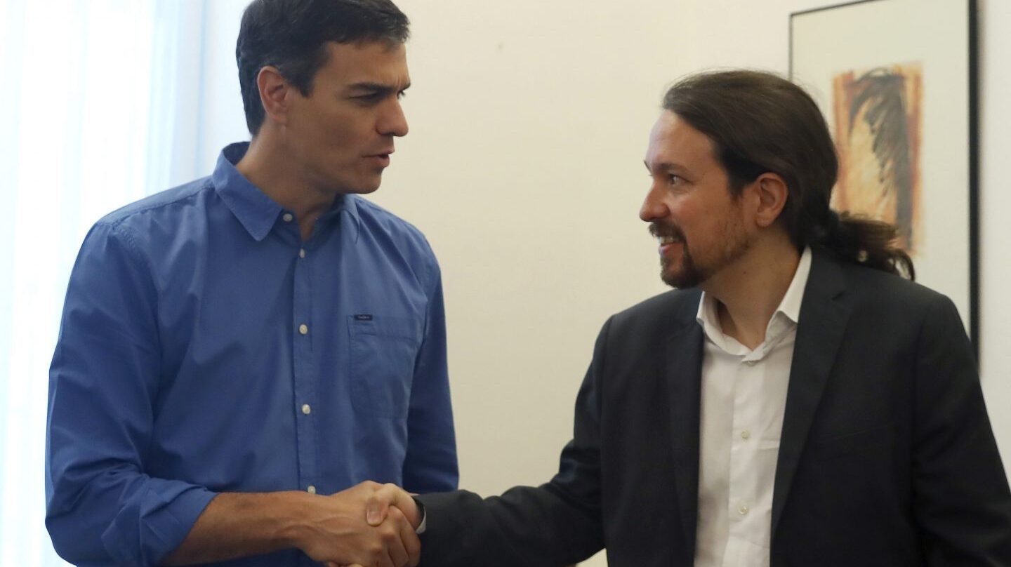 Pedro Sanchez y Pablo Iglesias, en su reunión en el Congreso.