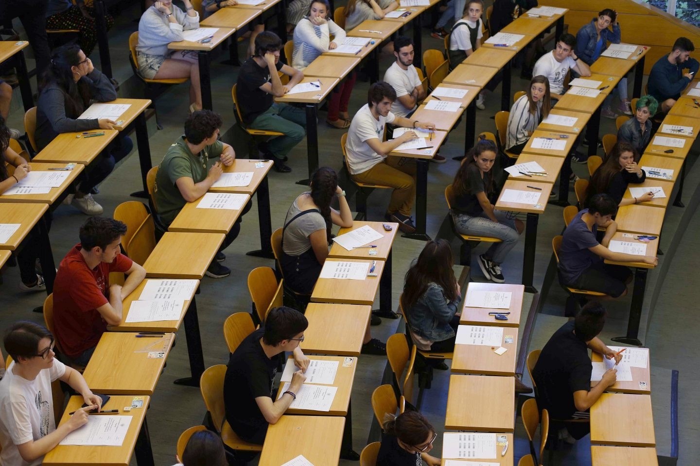 Unos alumnos en el examen de selectividad.