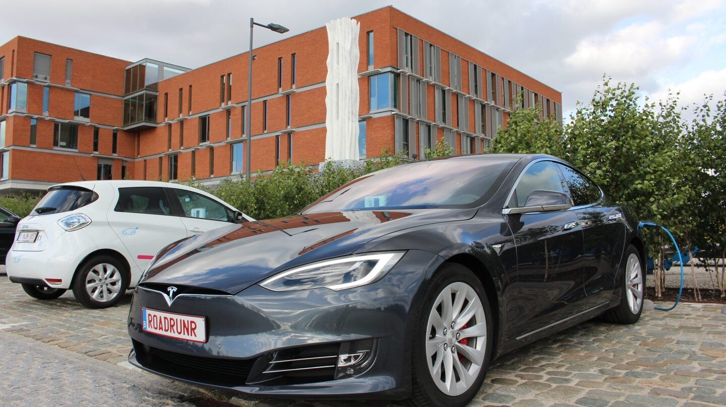 El Tesla Model S que ha batido el récord.