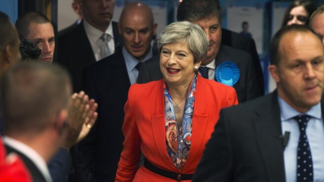 Theresa May llega a su distrito electoral de Maidenhead.