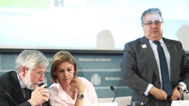 El ministro del Interior, Juan Ignacio Zoido, junto a la ministra de Defensa, María Dolores de Cospedal.