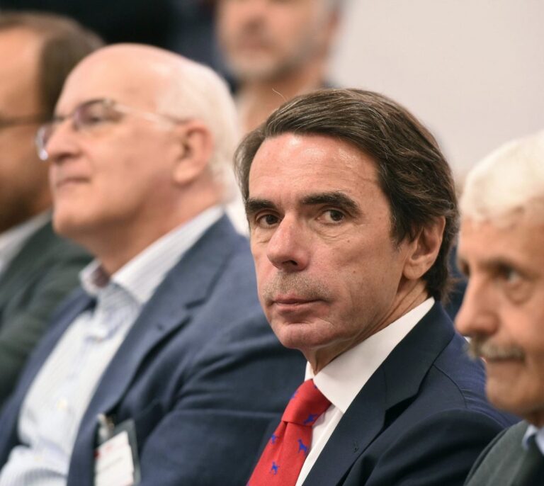 Sáenz de Santamaría y Aznar, un incómodo reencuentro en San Sebastián