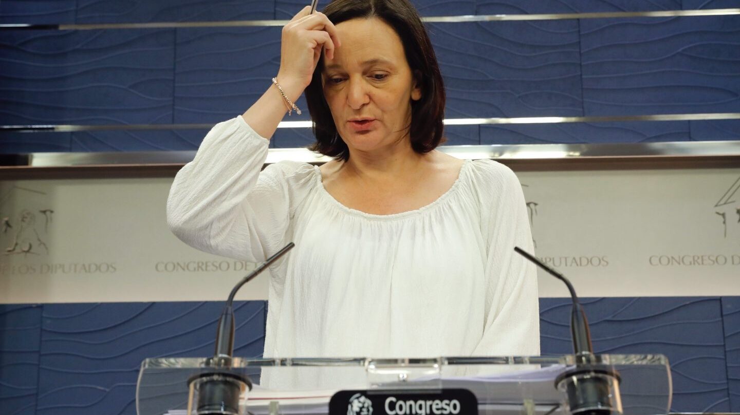Carolina Bescansa, miembro de la Comisión Bárcenas, comparece tras la reunión en la que denuncia amenazas.