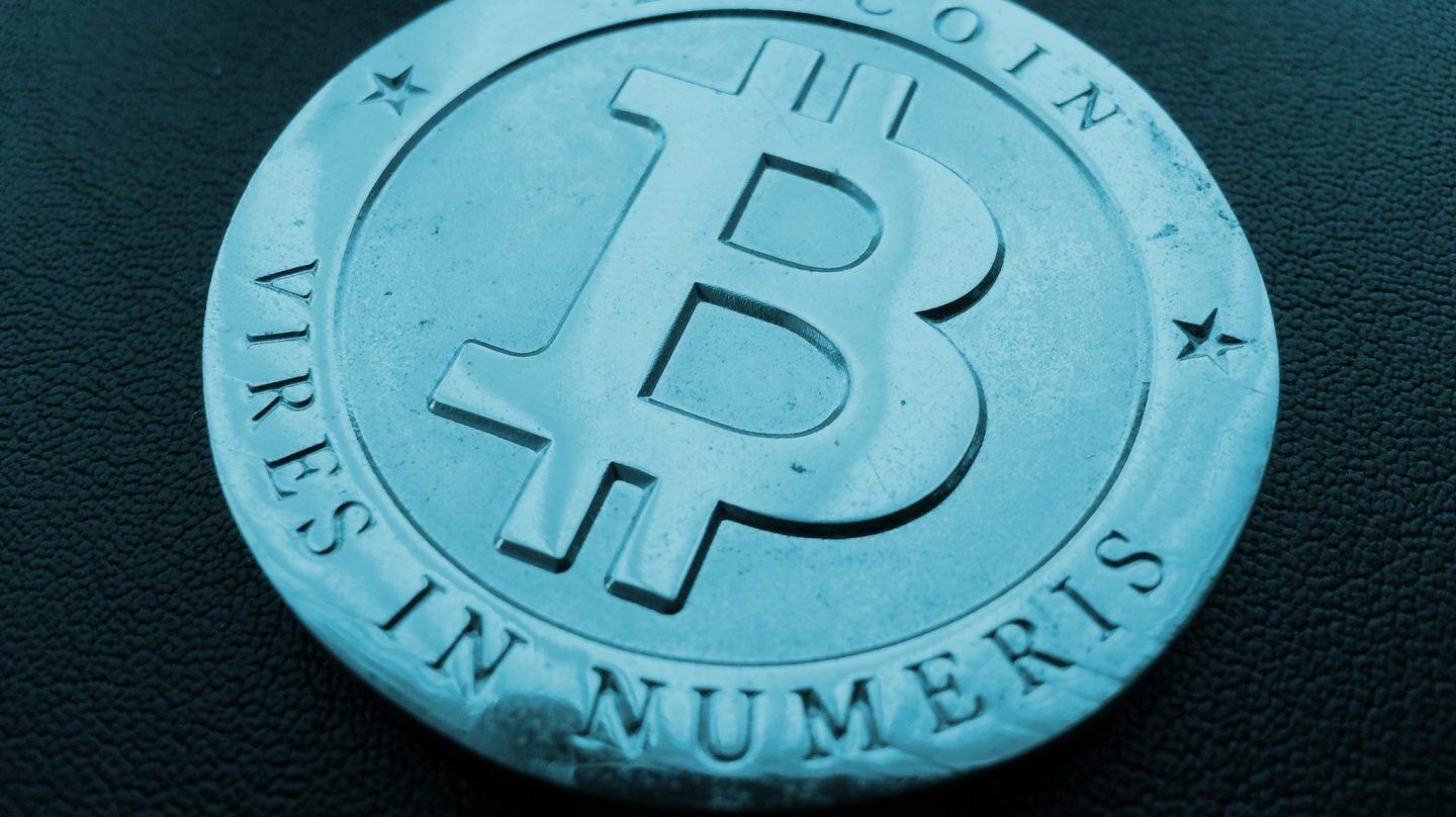 Representación de la moneda virtual bitcoin.