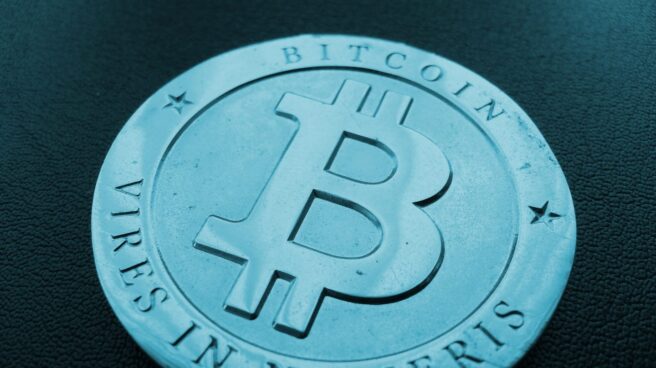 Representación de la moneda virtual bitcoin.