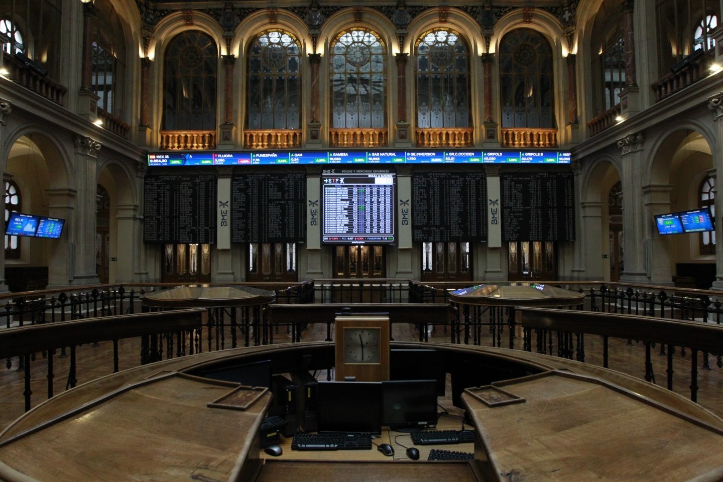 Interior del edificio de la Bolsa de Madrid.