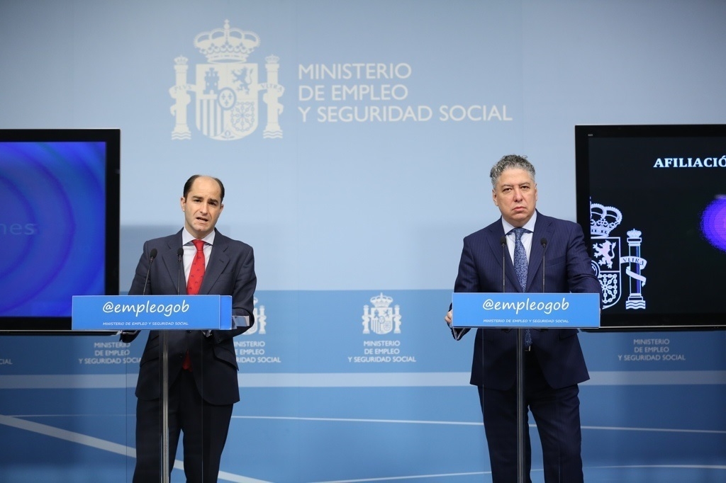 Los secretarios de Estado de Empleo, Juan Pablo Riesgo (izquierda), y Seguridad Social, Tomás Burgos (derecha), responsable este último de las pensiones de orfandad.