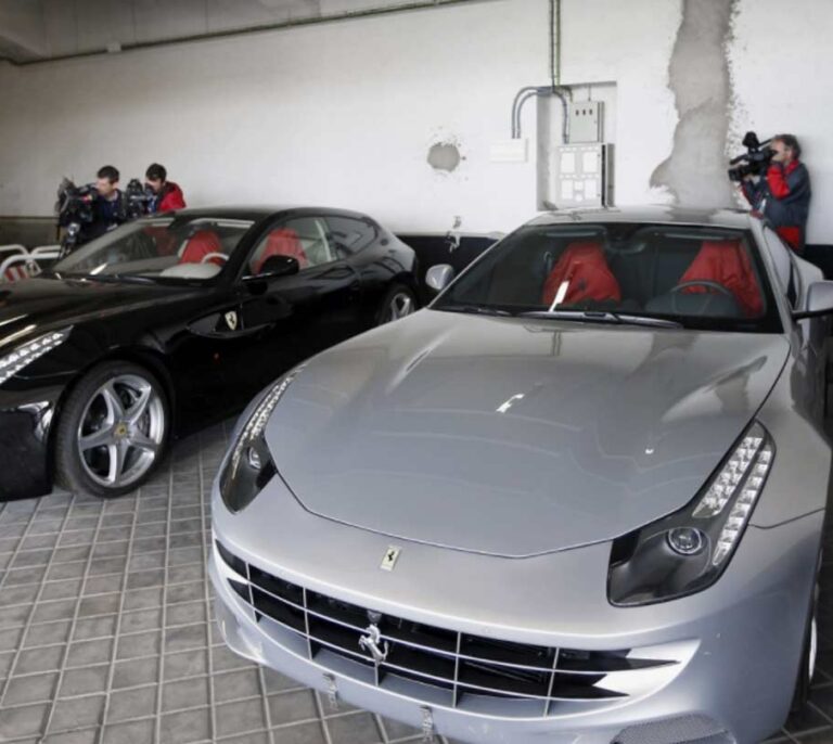 Adjudicados los dos Ferrari del Rey por 443.842 euros