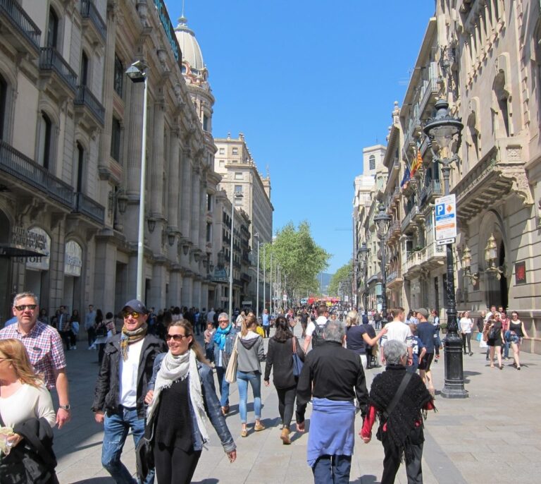 Los españoles prefieren no relacionarse con quienes tienen otras simpatías políticas