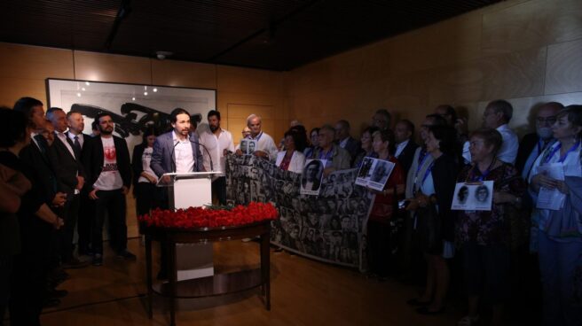 Pablo Iglesias durante el homenaje a las víctimas del "antifranquismo" en el Congreso.