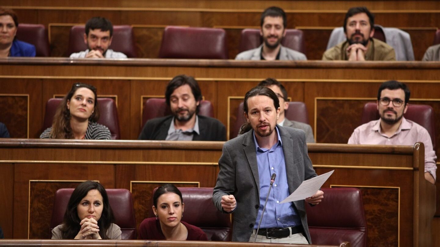 En la parte inferior, el líder de Podemos, Pablo Iglesias; en la parte superior, el segundo por la izquierda, Juan Manuel del Olmo.