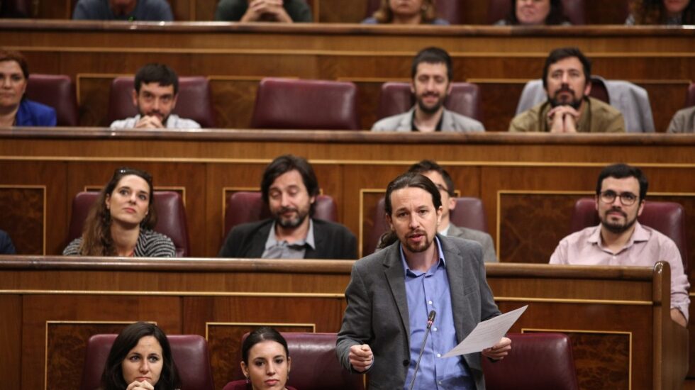 En la parte inferior, el líder de Podemos, Pablo Iglesias; en la parte superior, el segundo por la izquierda, Juan Manuel del Olmo.