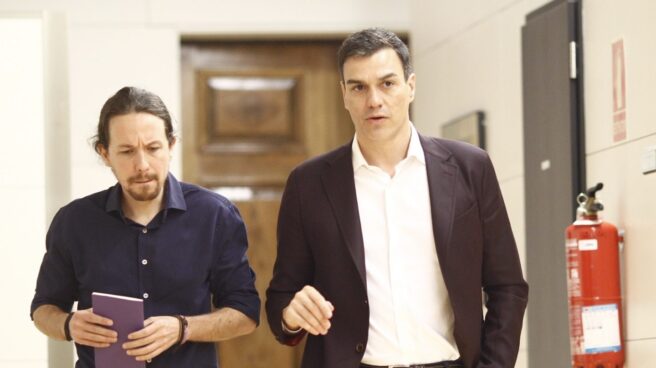 Pablo Iglesias y Pedro Sánchez. Pablo Iglesias y Pedro Sánchez.