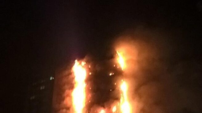 incendio_londres Incendio de un edificio en Londres.