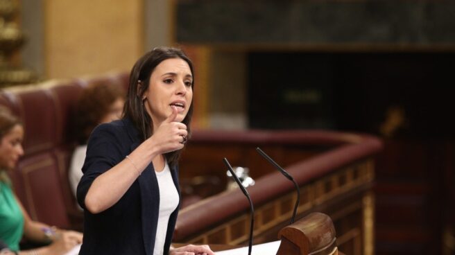 La portavoz de Podemos en la moción, Irene Montero
