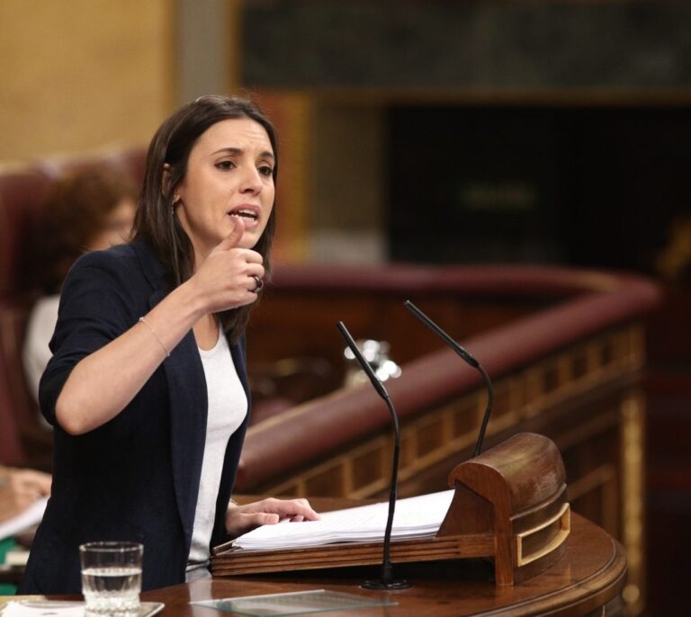 Montero contra el PP: "Corruptos, machistas, mediocres y grotescos"